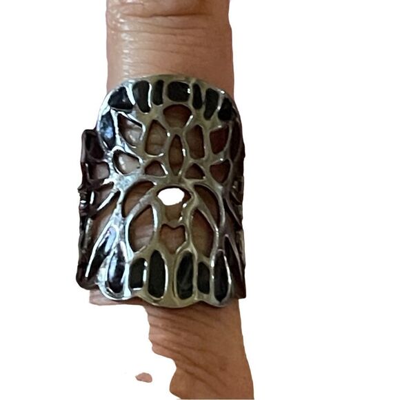 NWOT gun metal goth style ring US size  5.5 - Picture 4 of 6